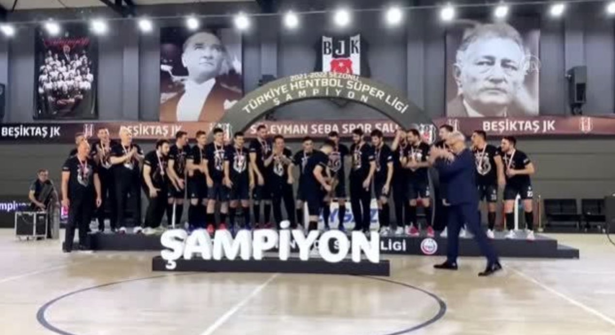Beşiktaş Hentbol Takımı, şampiyonluk kupasını aldı