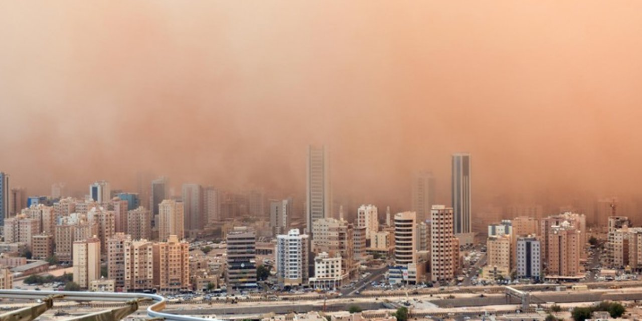 Kuveyt'te kum fırtınası: Uçuşlar askıya alındı