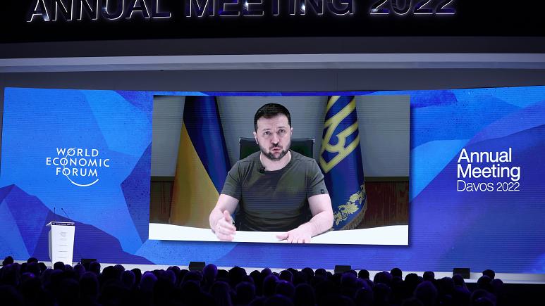 Zelenski: Masaya sadece Putin'le ve savaşı bitirmek için otururum