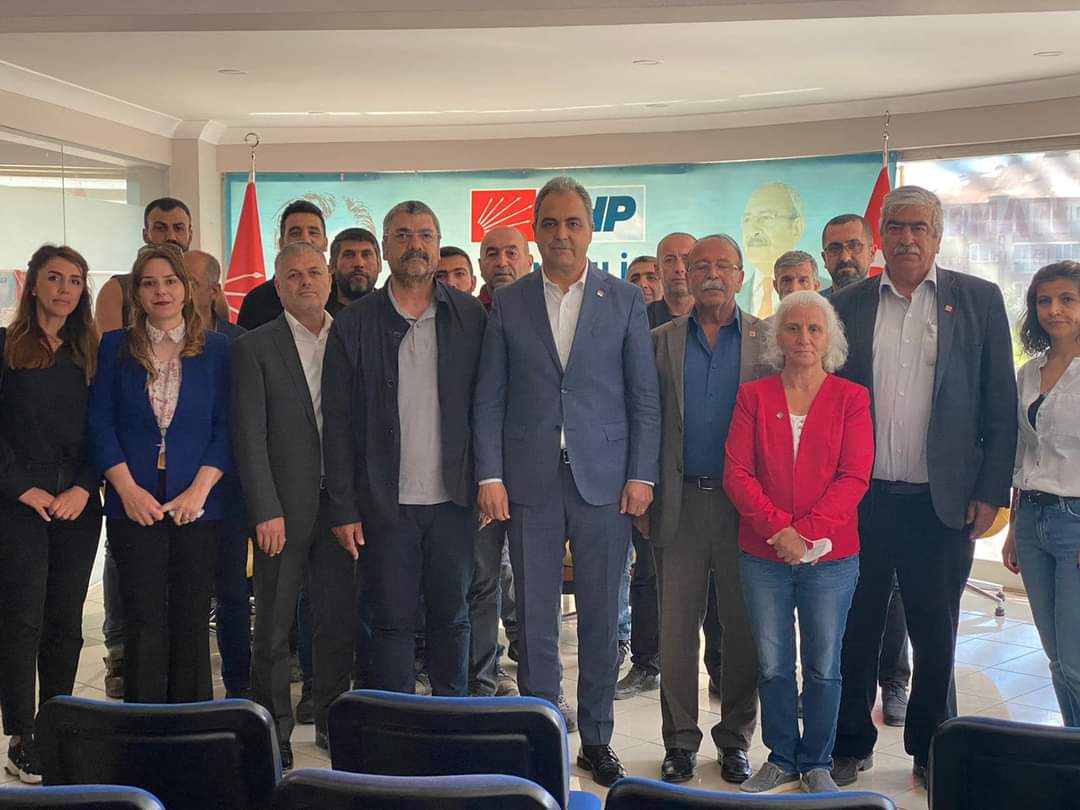 İş insanı Erdal Güntaş CHP'ye katıldı