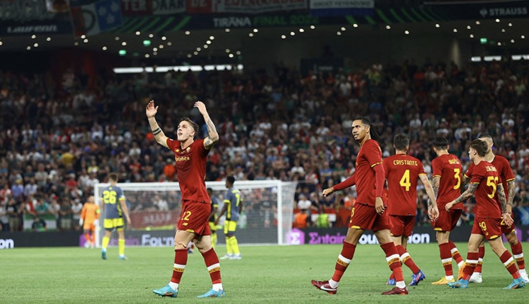 UEFA Avrupa Konferans Ligi'nin ilk şampiyonu Roma