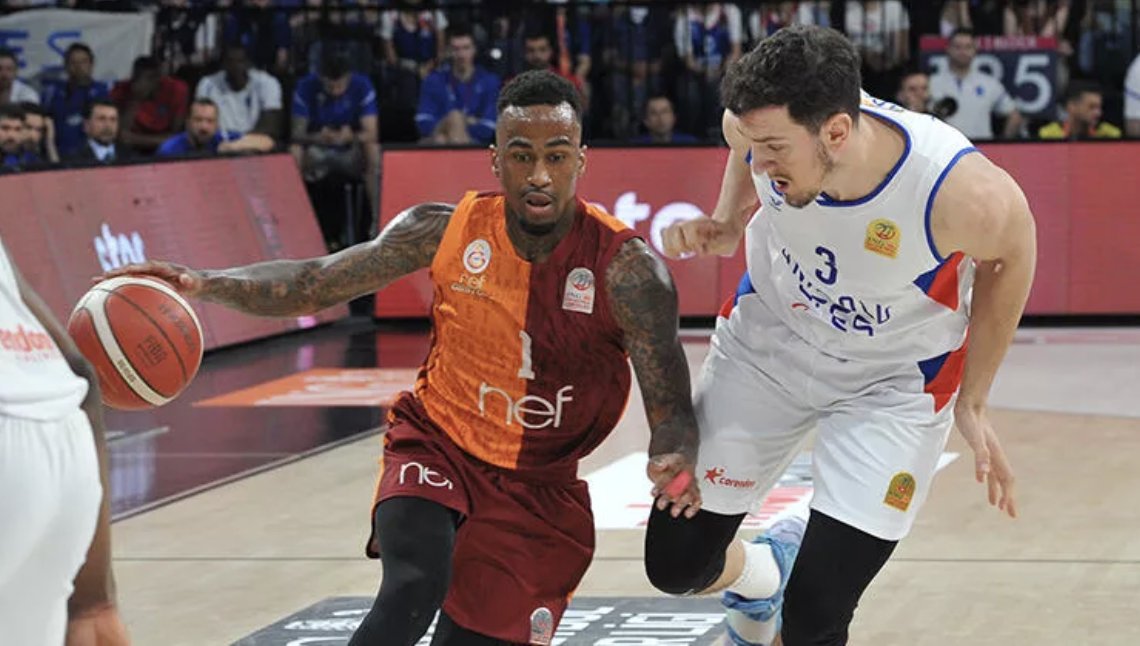 Galatasaray'dan Anadolu Efes’e karşı tarihi galibiyet
