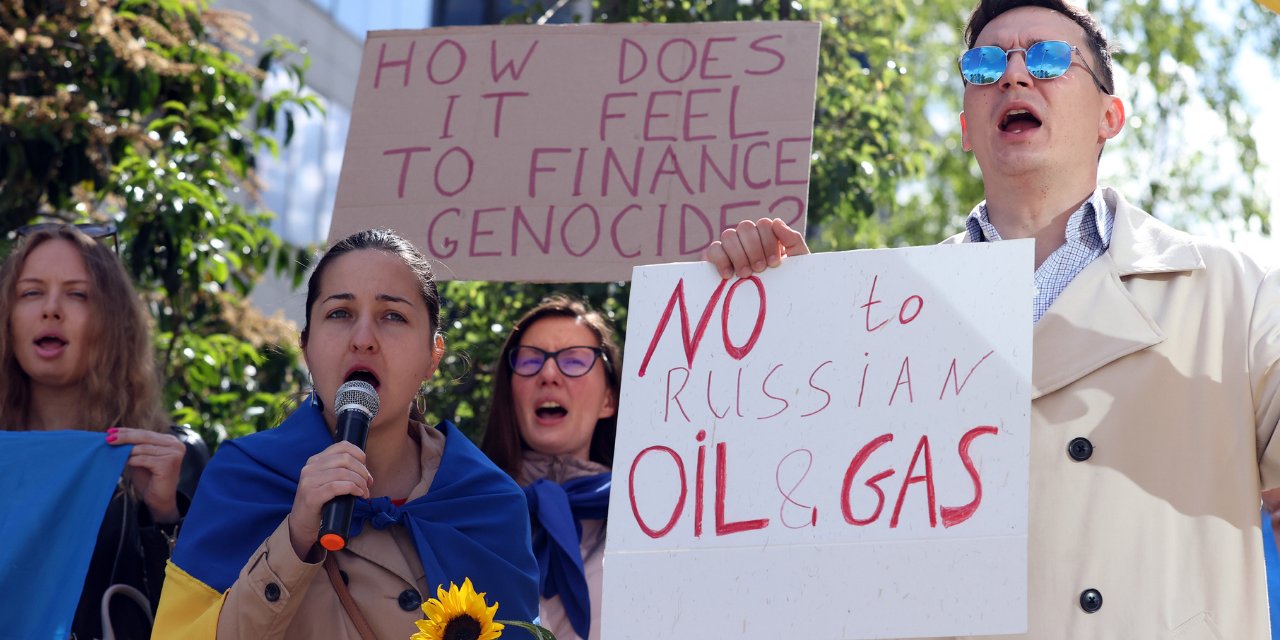 AB Liderler Zirvesi öncesi protesto: Soykırımı finanse etmek nasıl bir duygu?
