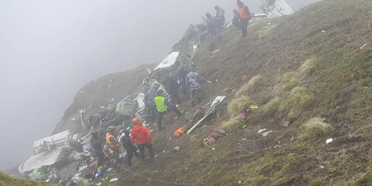 Nepal'de kaybolan uçak: 16 ölü