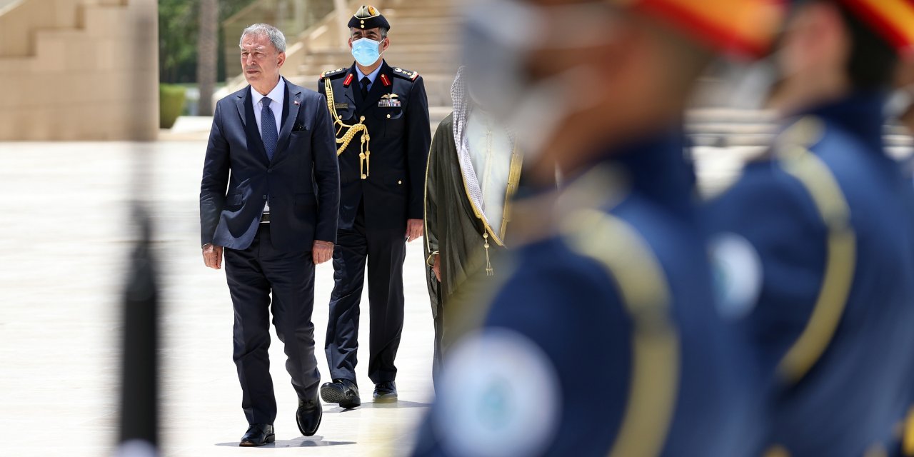 15 yıl sonra ilk: Bakan Akar BAE'de
