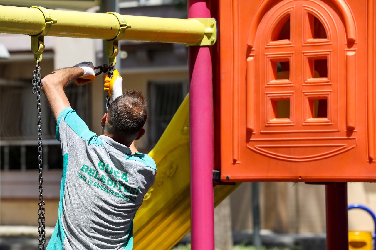 Buca parkları yaza hazırlanıyor