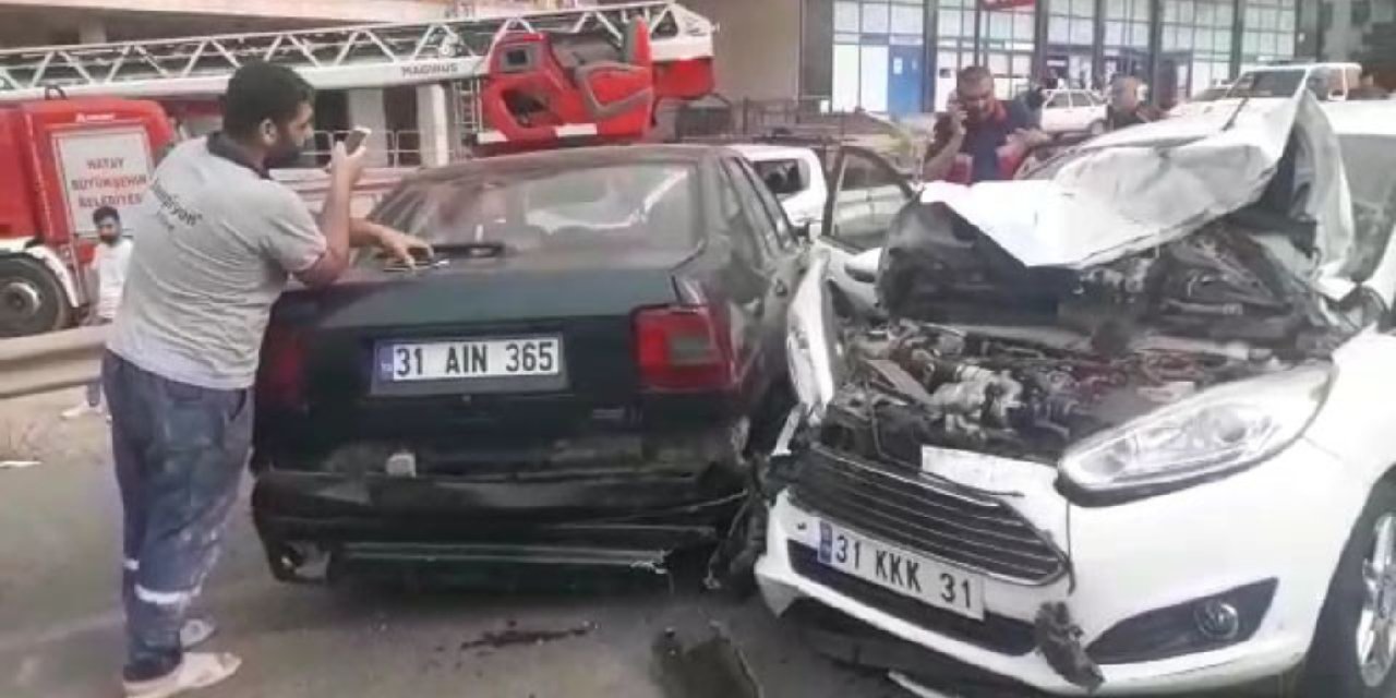 'Atlayacak mı?' diye bakarken birbirlerine girdiler: 4 yaralı