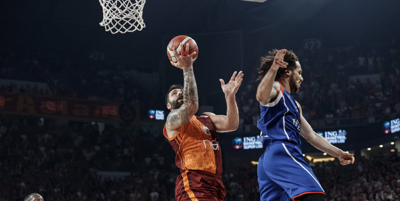 Galatasaray, Anadolu Efes'i yendi! Seri uzadı
