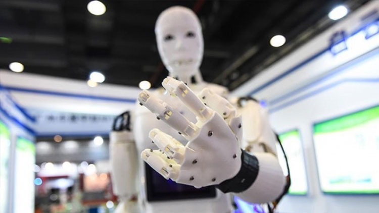 Japonya’da yaşlıların yüzde 80’ine robotlar bakacak