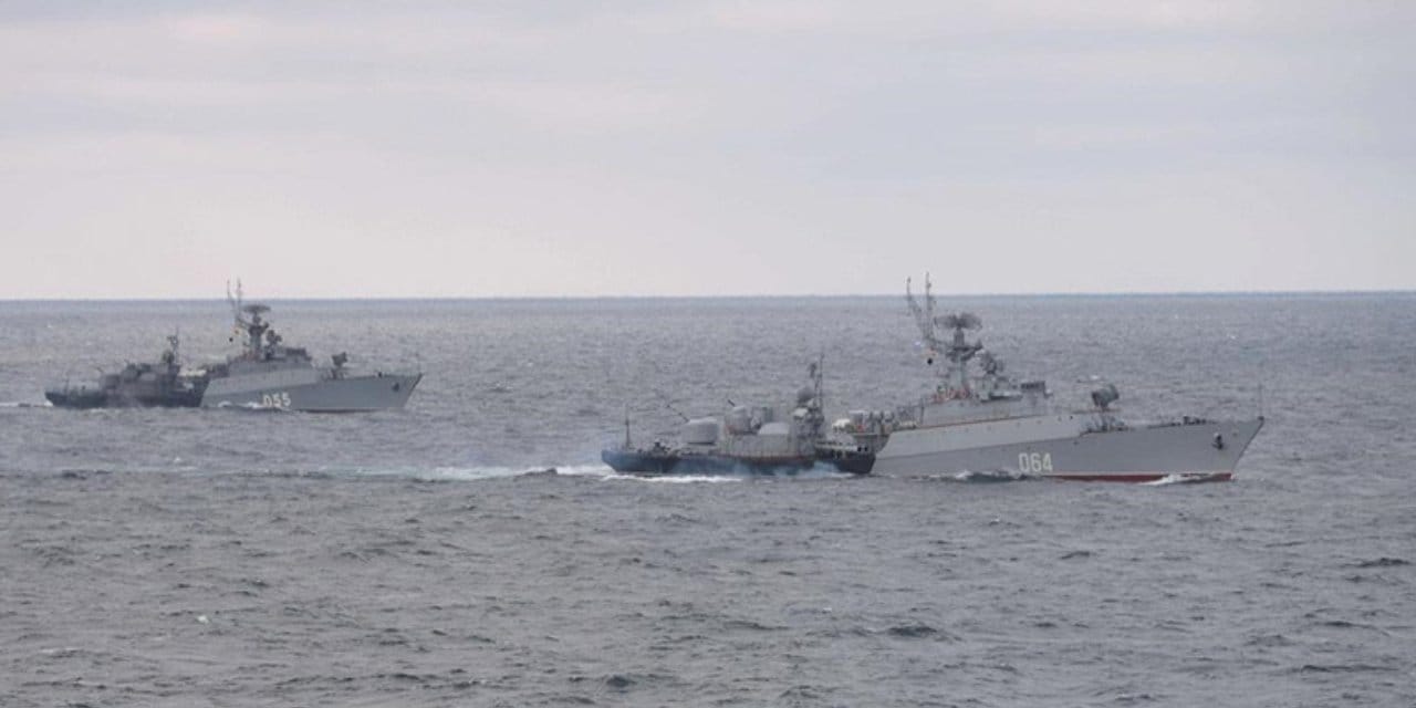 Rusya'dan Pasifik'te gövde gösterisi: 40'tan fazla savaş gemisiyle tatbikat