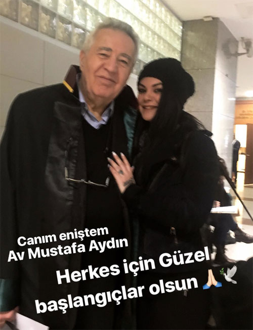 Ünlü şarkıcı üçüncü eşinden beş dakikada boşandı!