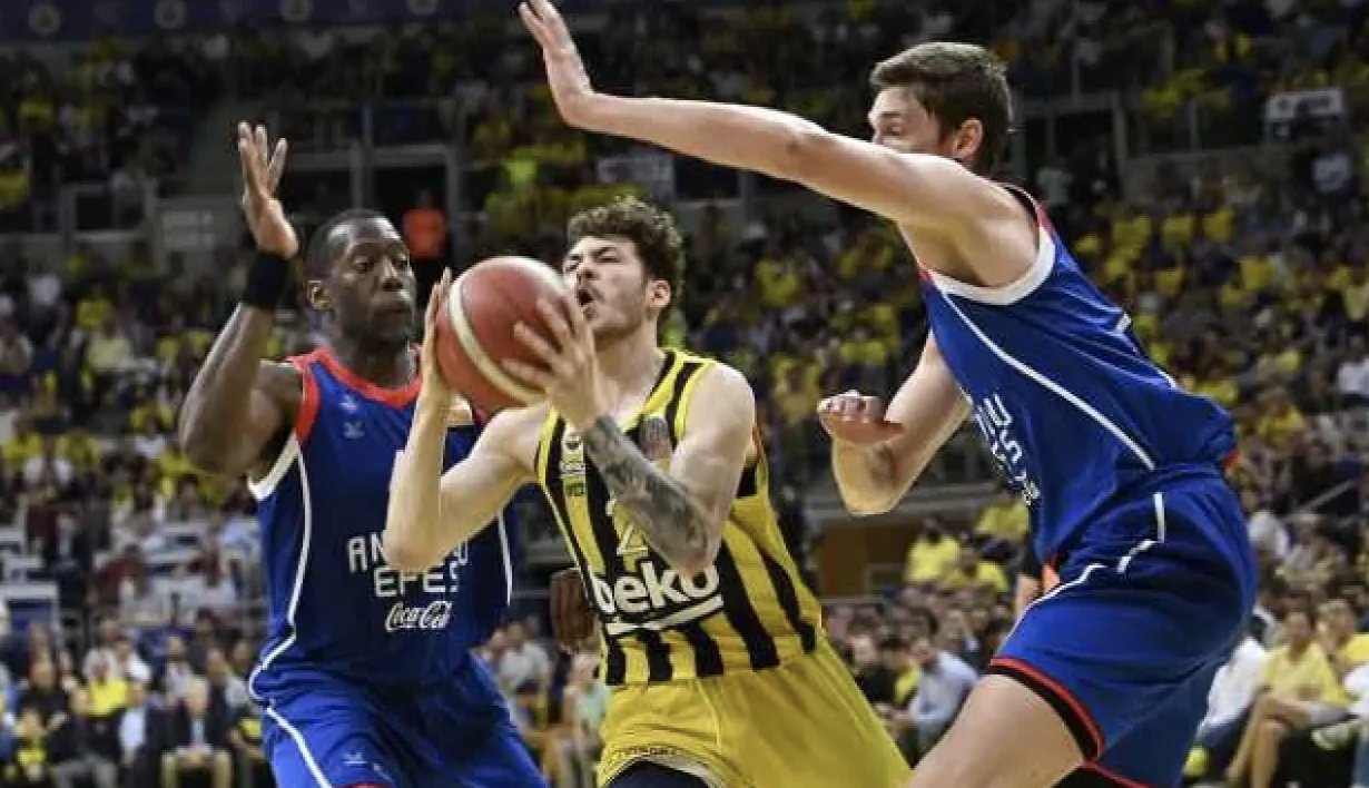 Final serisinde fark açıldı! Fenerbahçe, Efes'e yine geçit vermedi