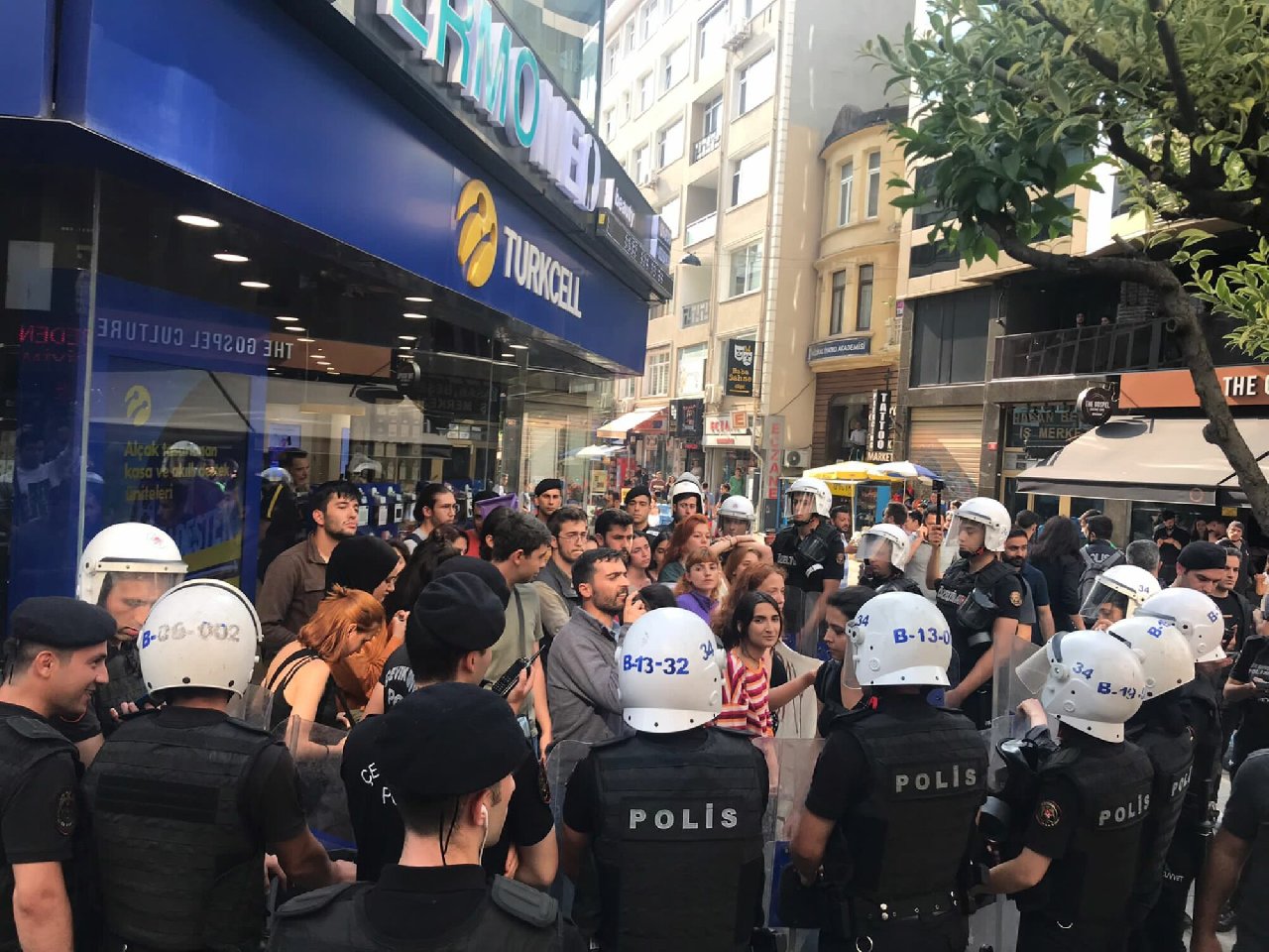 Alternatif Üniversiteli Festivali'ne polis saldırısı