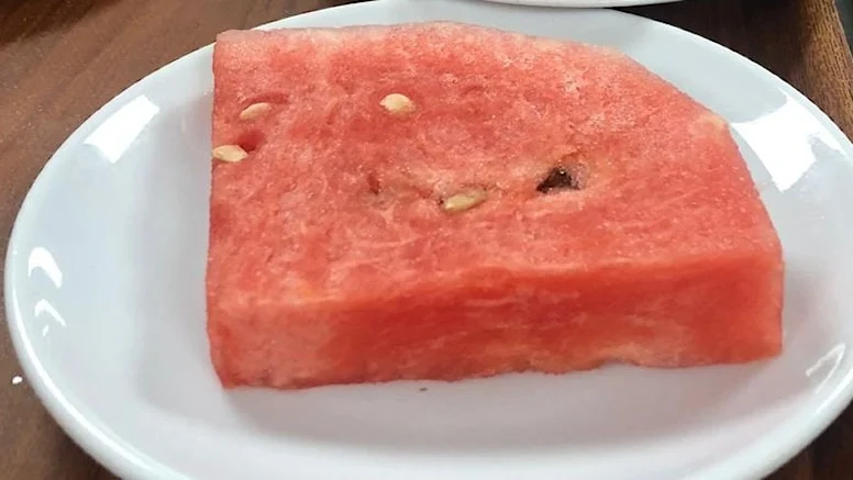 'KYK yurdunda bir dilim karpuz 6.5 lira olur mu?'