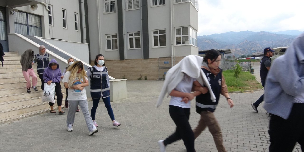 ‘Sanal eskort’ dolandırıcılığı operasyonu: 12 tutuklama
