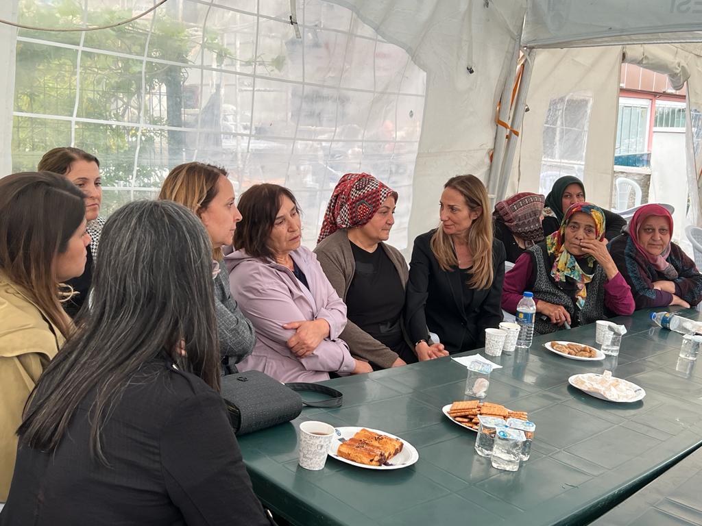 Selvi Kılıçdaroğlu ve Aylin Nazlıaka'dan selde hayatını kaybeden CHP'li Yiğit'in ailesine taziye