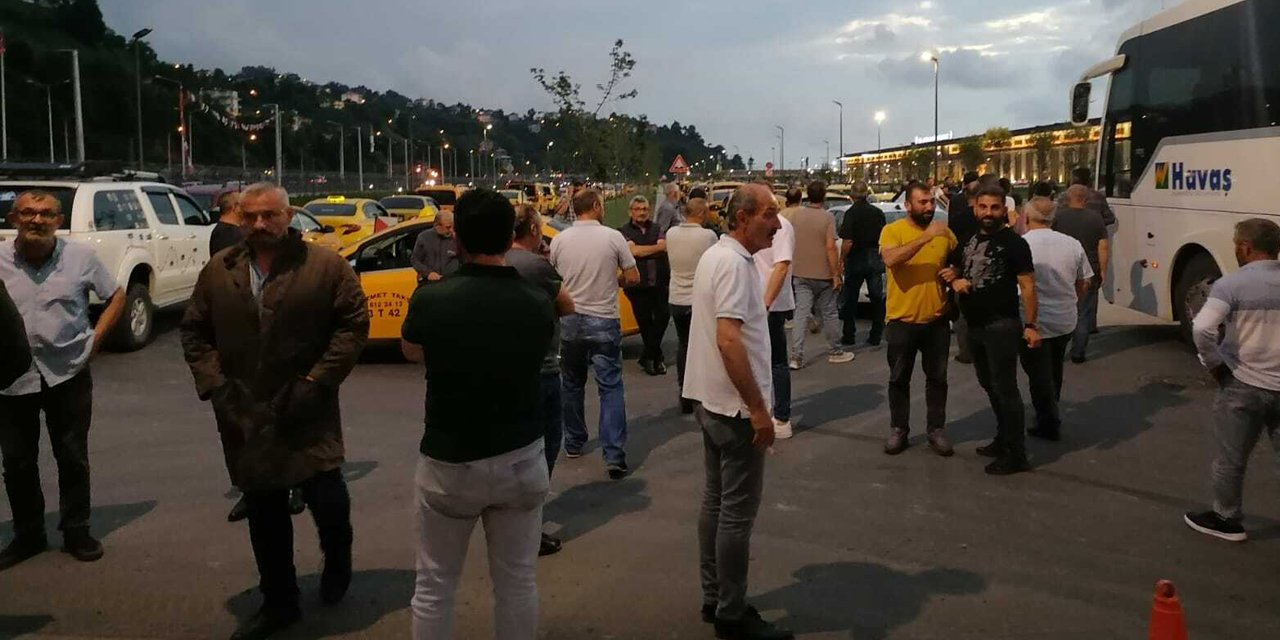 Taksicilerden Rize-Artvin havaalanında eylem: Bu saatten sonra geri vites yok