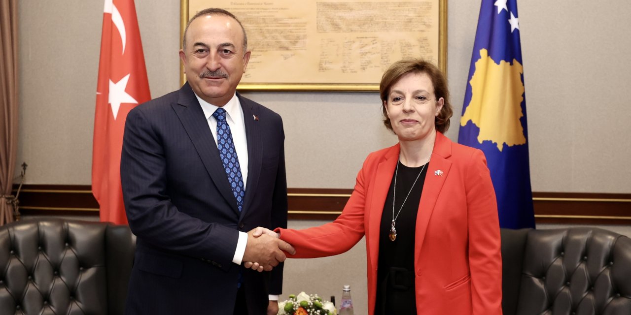 Çavuşoğlu, Kosova'daki tek problemi anlattı: FETÖ varlığı