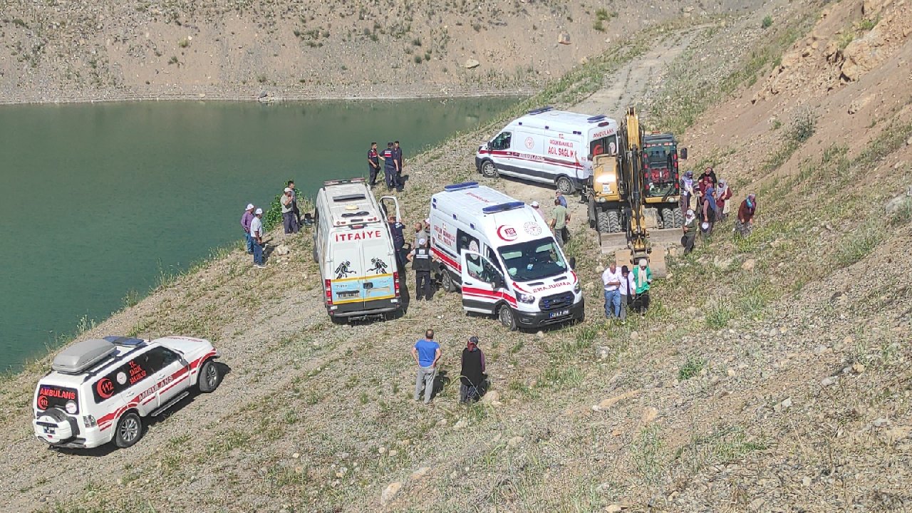Kum ocağındaki gölete giren 5 çocuktan 2'si boğuldu