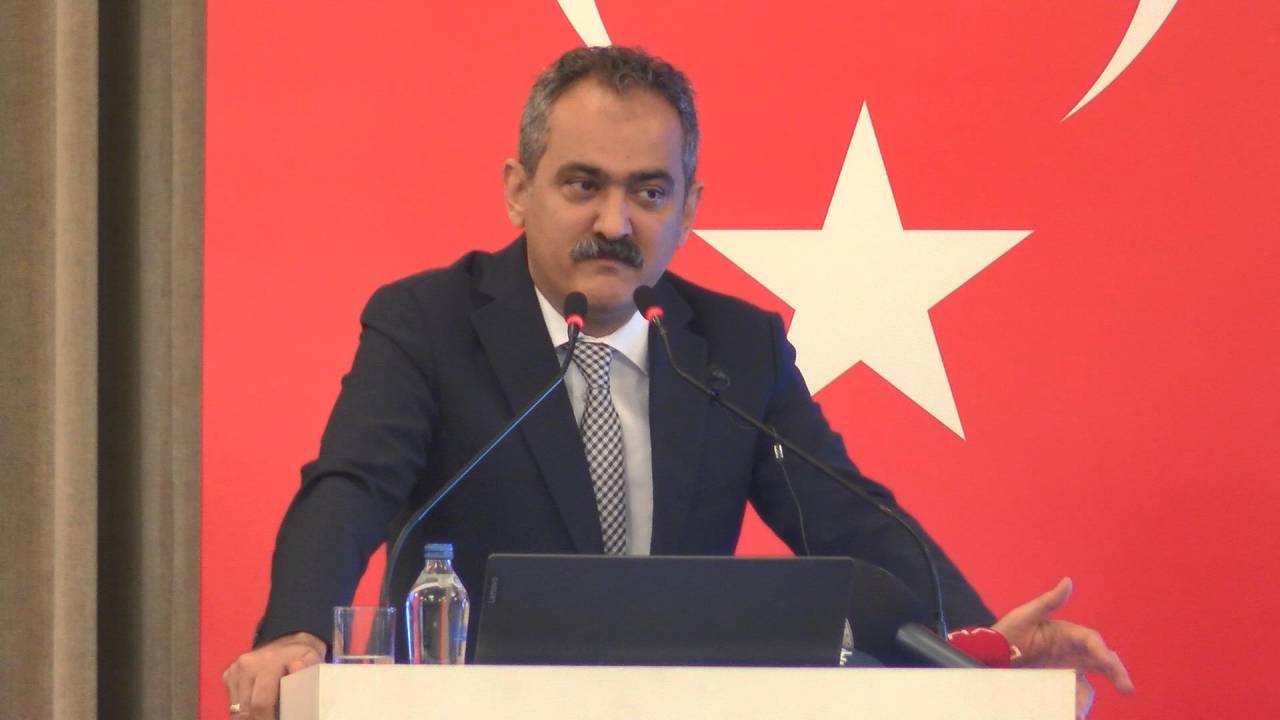Bakan Özer: Muhafazakar kesim kız çocuklarını okula göndermiyor diye spekülasyonlar yapıldı