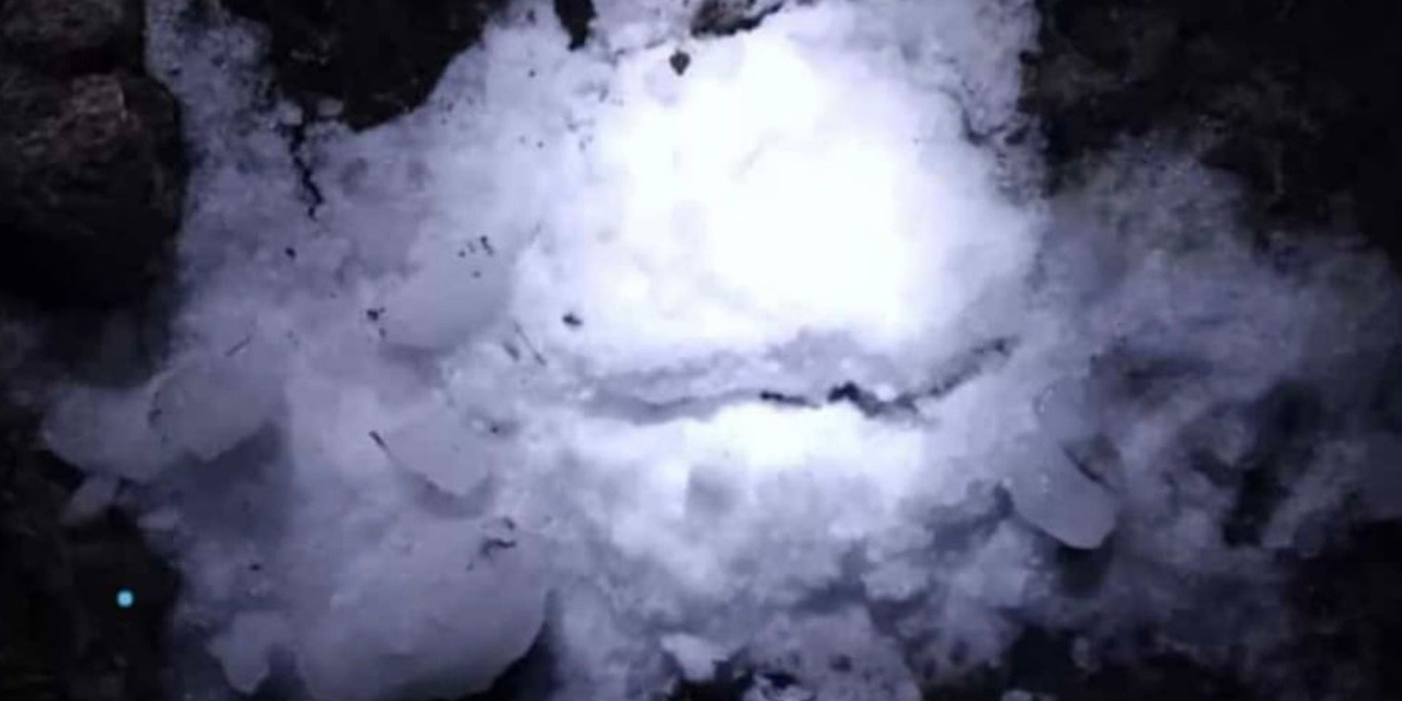 Gökten buz kültesi düştü, çoban 'bomba' sandı