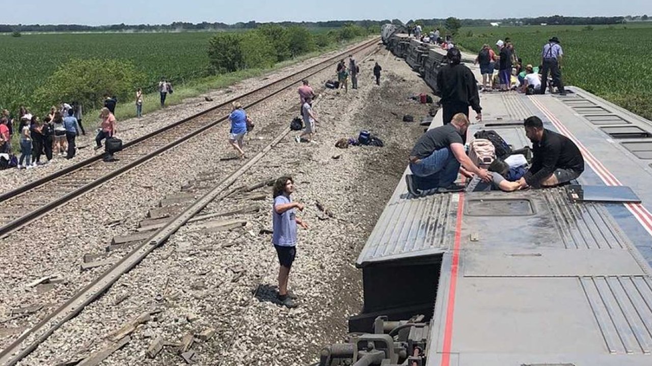 ABD’de tren raydan çıktı! Ölü ve yaralılar var