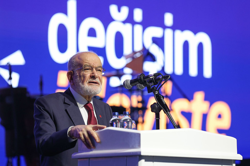 Karamollaoğlu'ndan Yavaş'a: Bu kadar baskı altında hakikaten çok muazzam bir başarı öyküsü
