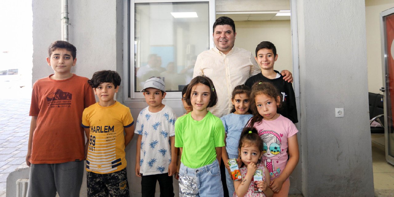 Başkan Kılıç’tan apartman görevlilerinin çocuklarına sürpriz