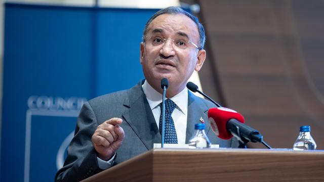 Bakan Bozdağ: Topunuz bir olsanız Tayyip Erdoğan'ı geçemeyeceksiniz
