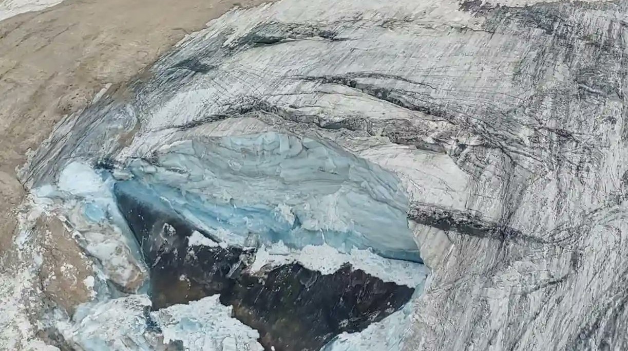 İtalyan Alpleri’nde dağcılar kopan buzul parçasının altında kaldı: En az 5 ölü