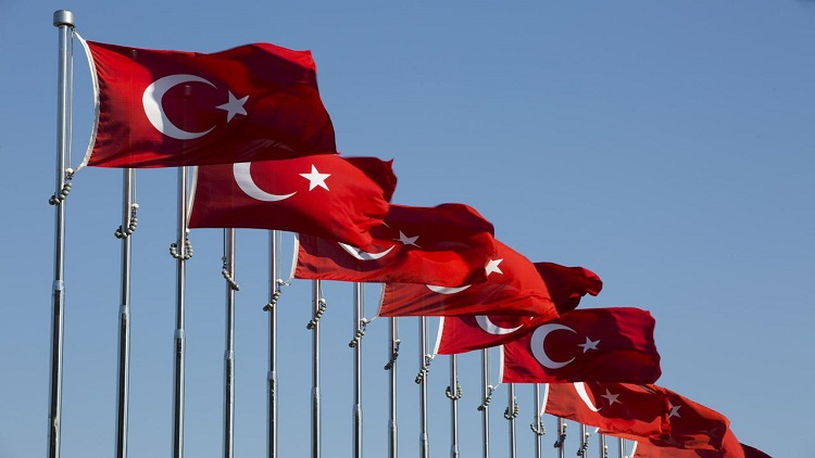 Türk bayrağının renginin değişmesi için başvuru yaptı
