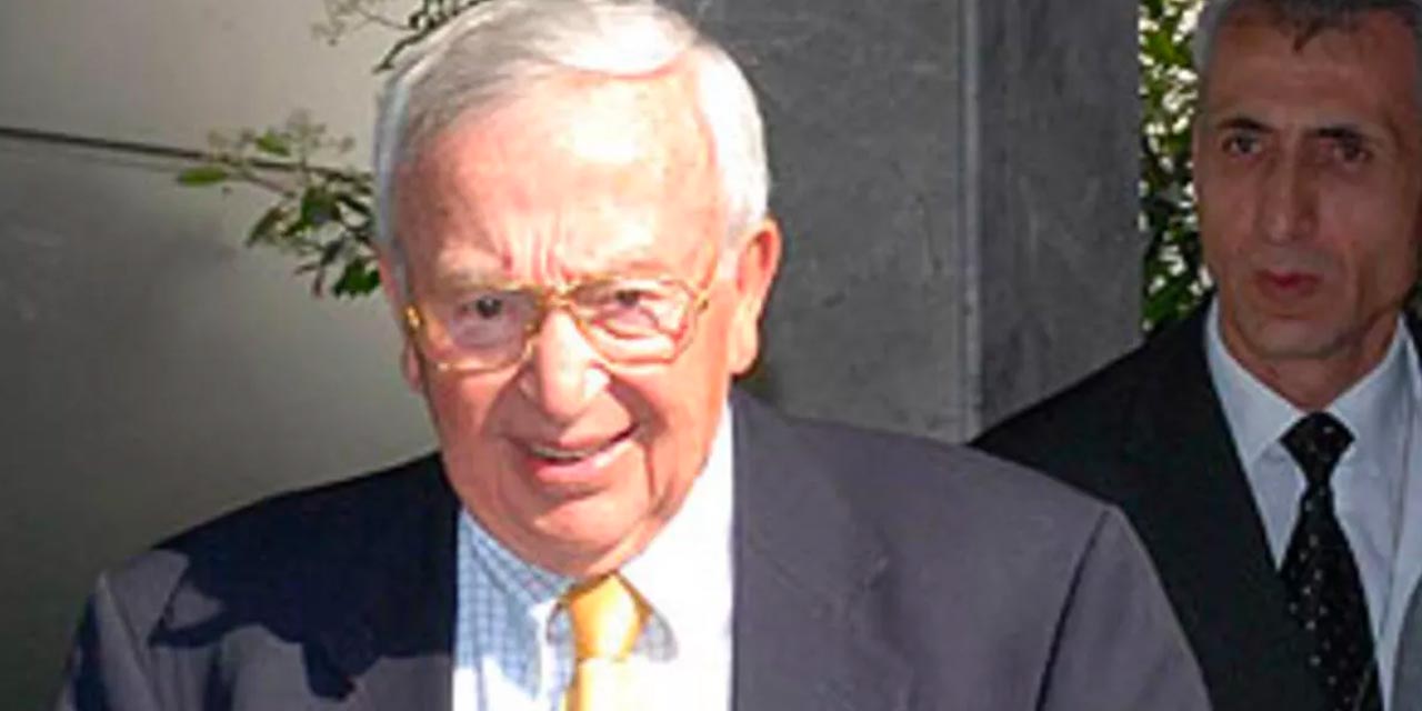 Eski Dışişleri Bakanı İlter Türkmen hayatını kaybetti