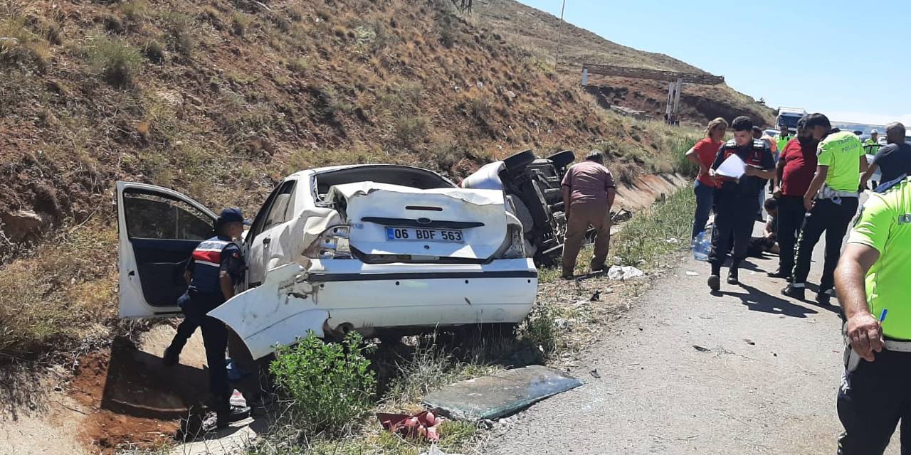 2 araç su kanalına devrildi: Çok sayıda yaralı