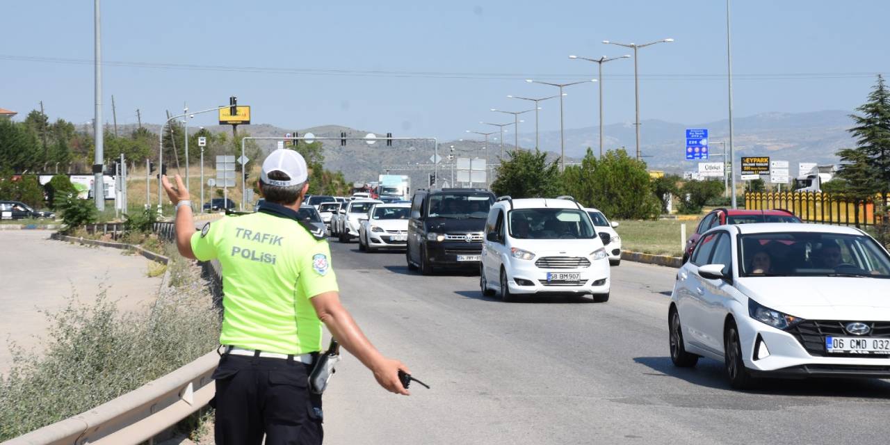 'Kilit kavşak'ta bayram yoğunluğu