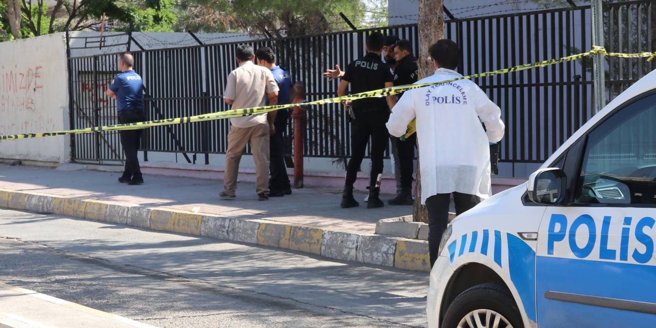 Şanlıurfa'da cezaevi önünde saldırıya uğrayan kişi hayatını kaybetti