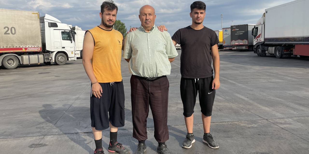 TIR şoförü baba ve çocukları Kapıkule'de karşılaştı