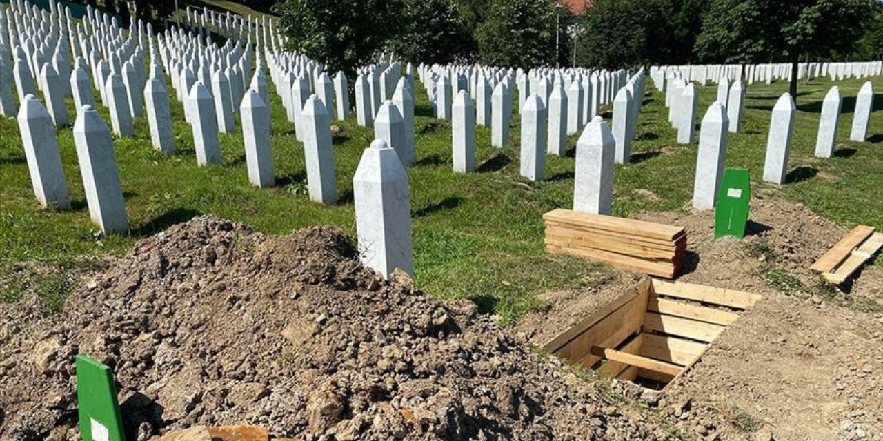 Hollanda'dan Srebrenitsa katliamı özrü