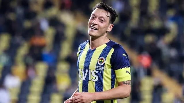 Mesut Özil'in menajerinden açıklama! Fenerbahçe'den ayrıldı mı?