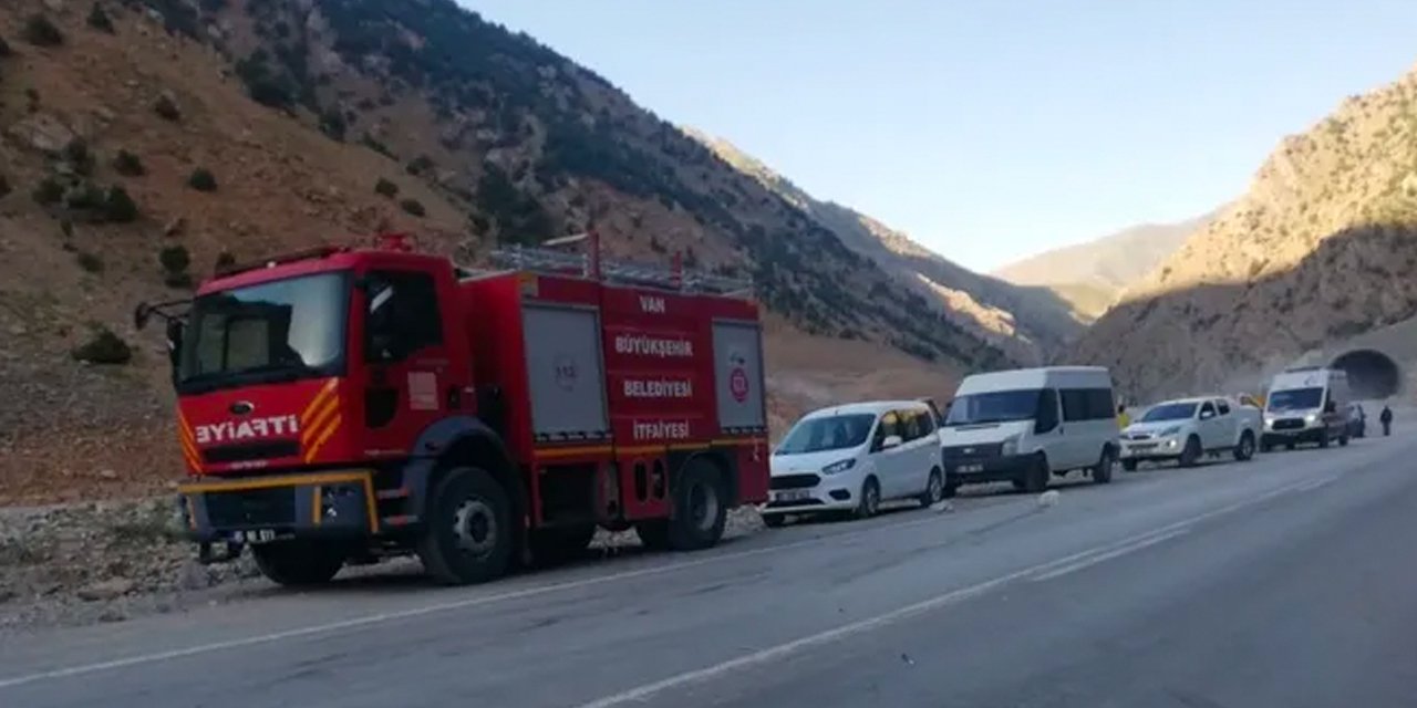 Van'da işçi servisi devrildi: 2 ölü, 8 yaralı