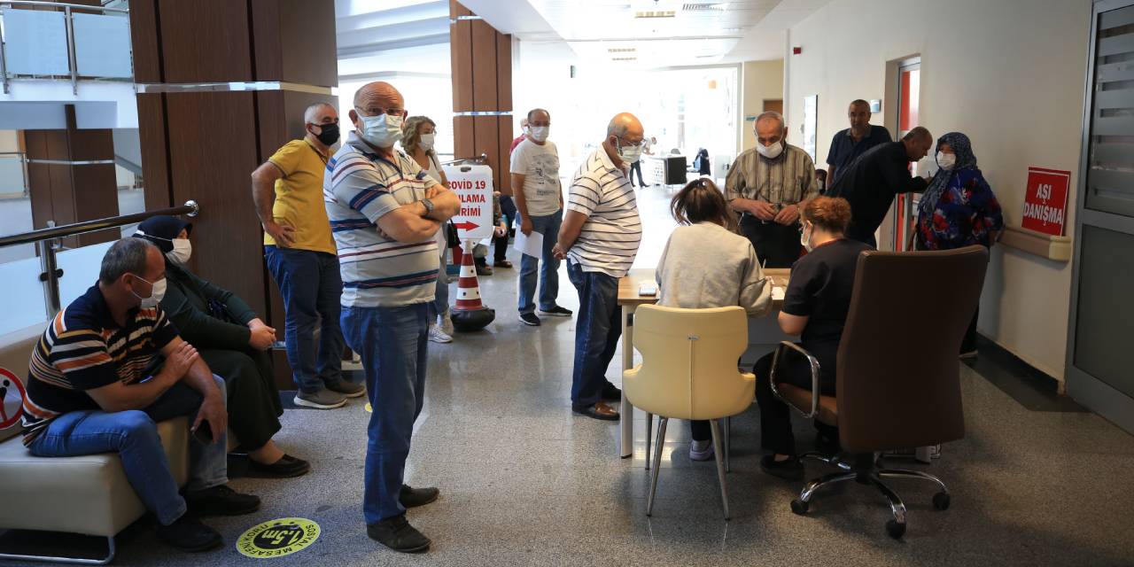 Hastanelerde hatırlatma dozu kuyruğu