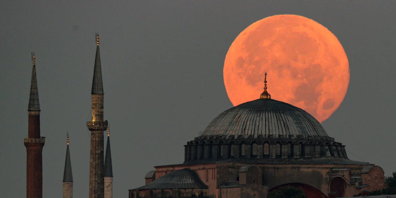 İstanbul'da dolunay masalı