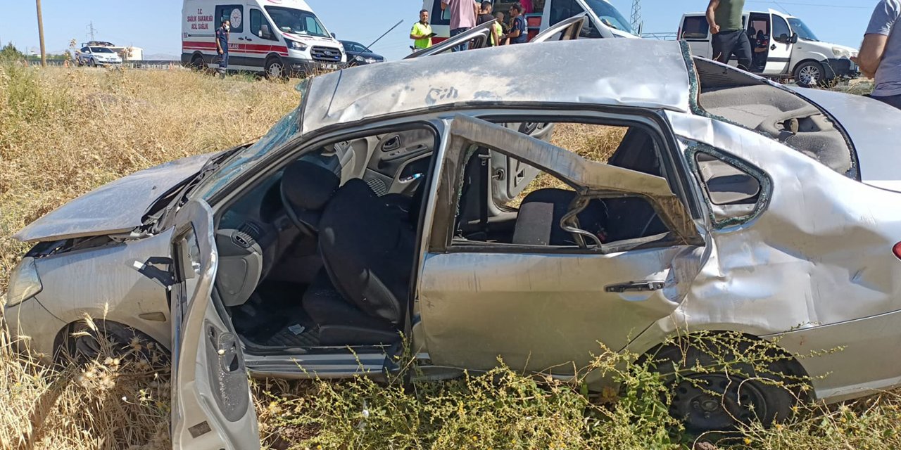 Ergani'de otomobil tarlaya devrildi: 7 yaralı