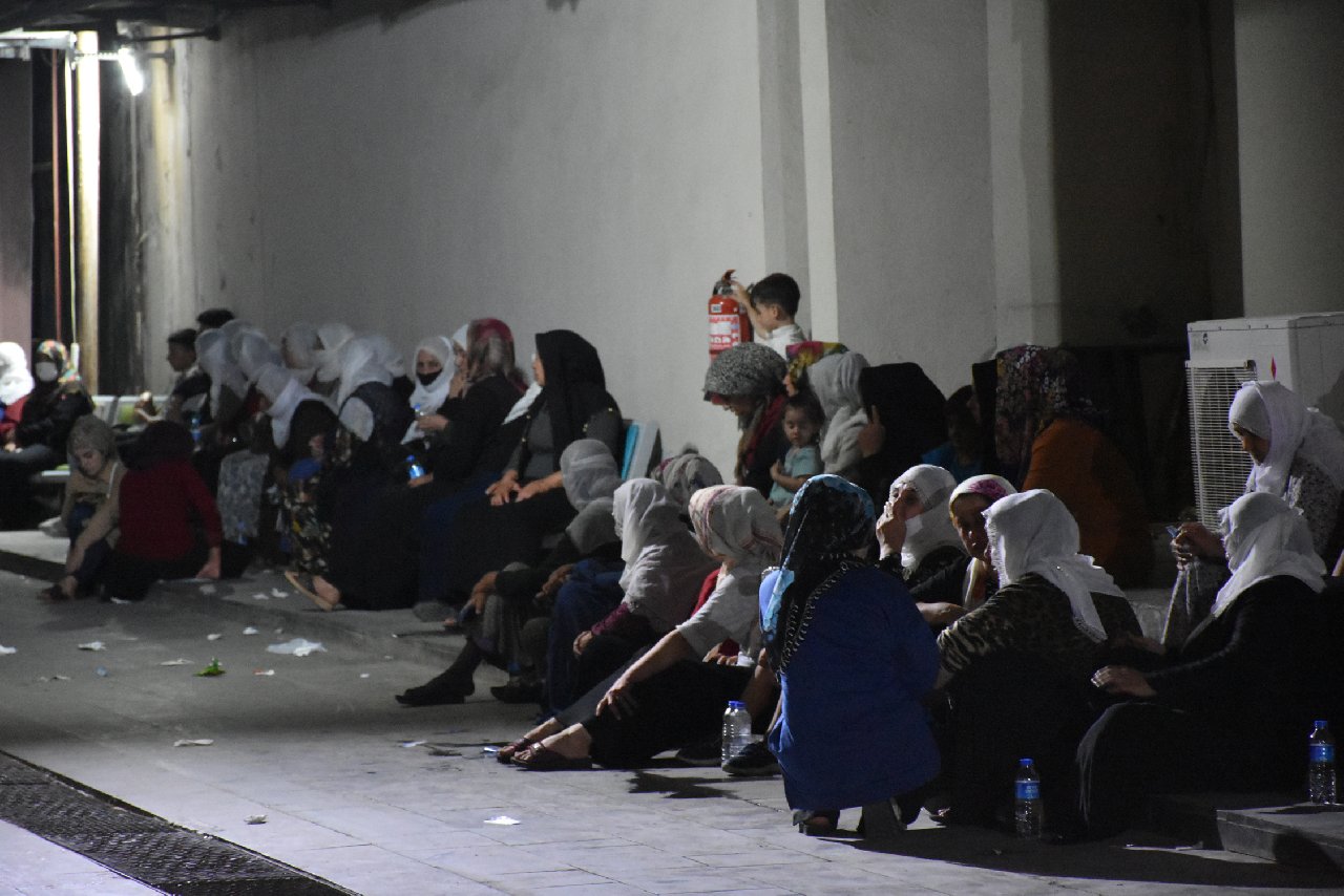 Kapıyı kırıp evinde öldürdüler