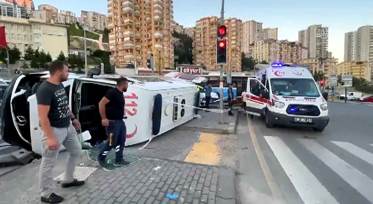 Başkent’te ambulans kazası: Yaralılar var