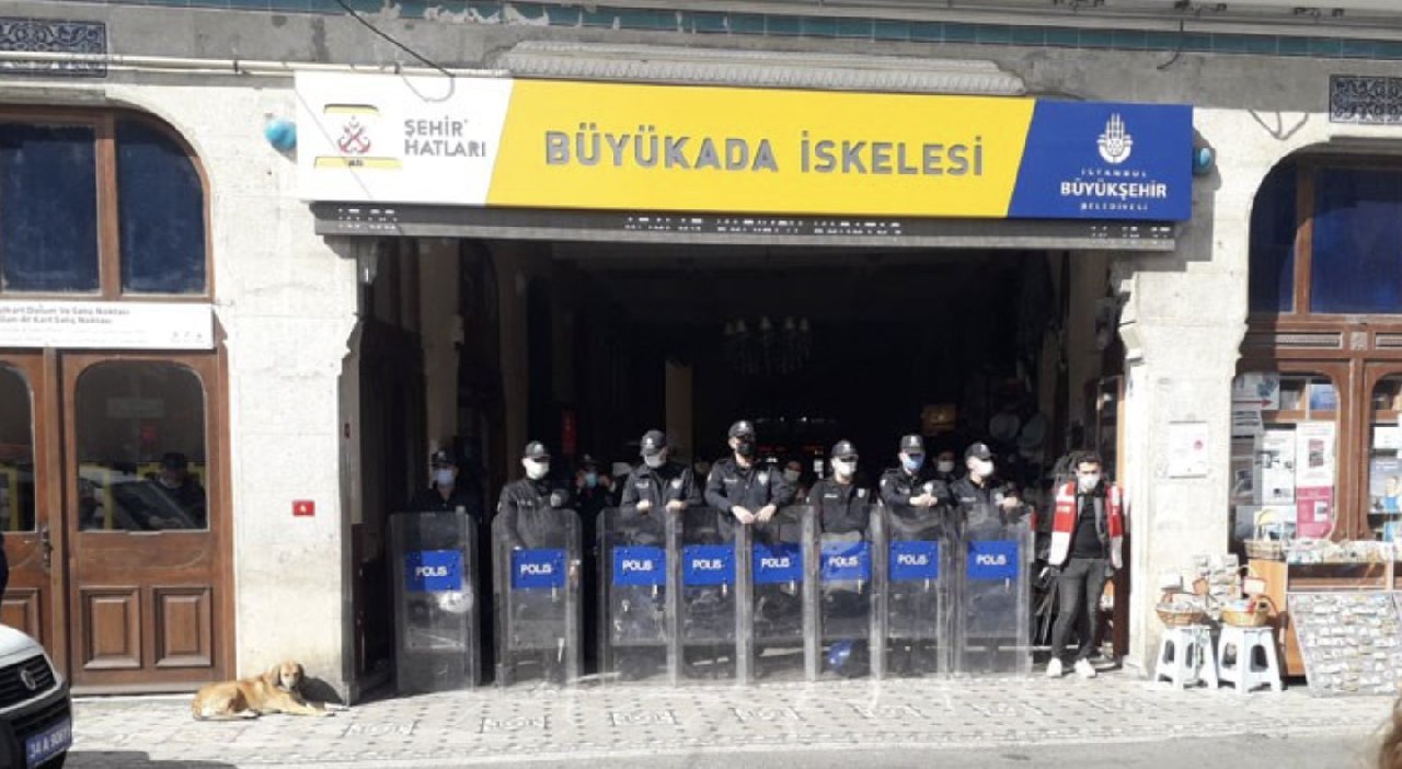 Büyükada İskelesi’nde TÜGVA yaz okulu düzenliyor