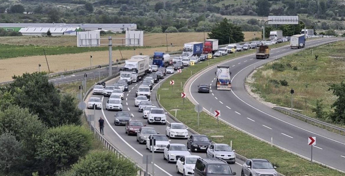 50 kilometrelik araç kuyruğu oluştu