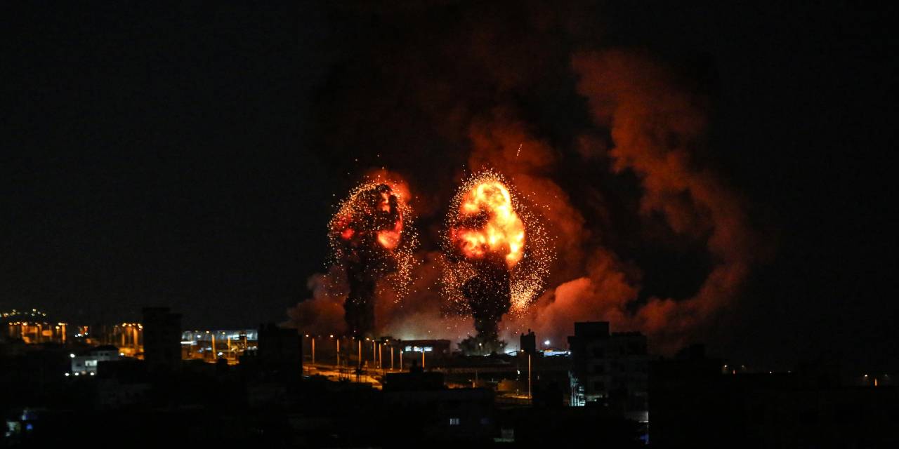 İsrail Gazze'ye Bomba Yağdırdı!