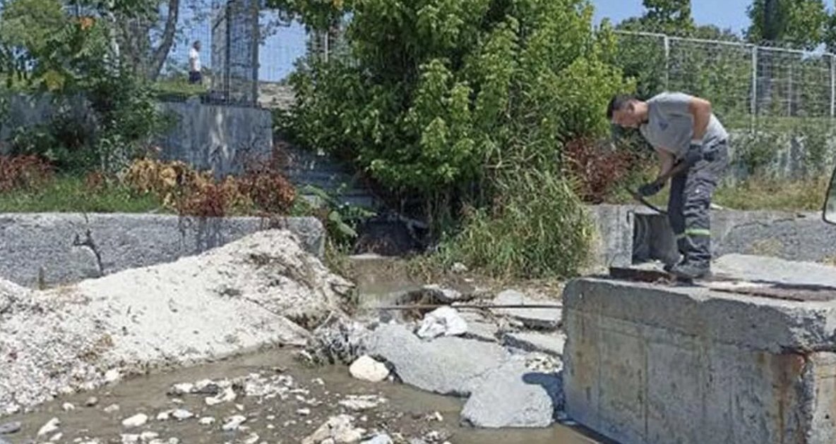 Florya Sahili'ne akan atık su İSKİ'nin çalışması sonrası durduruldu