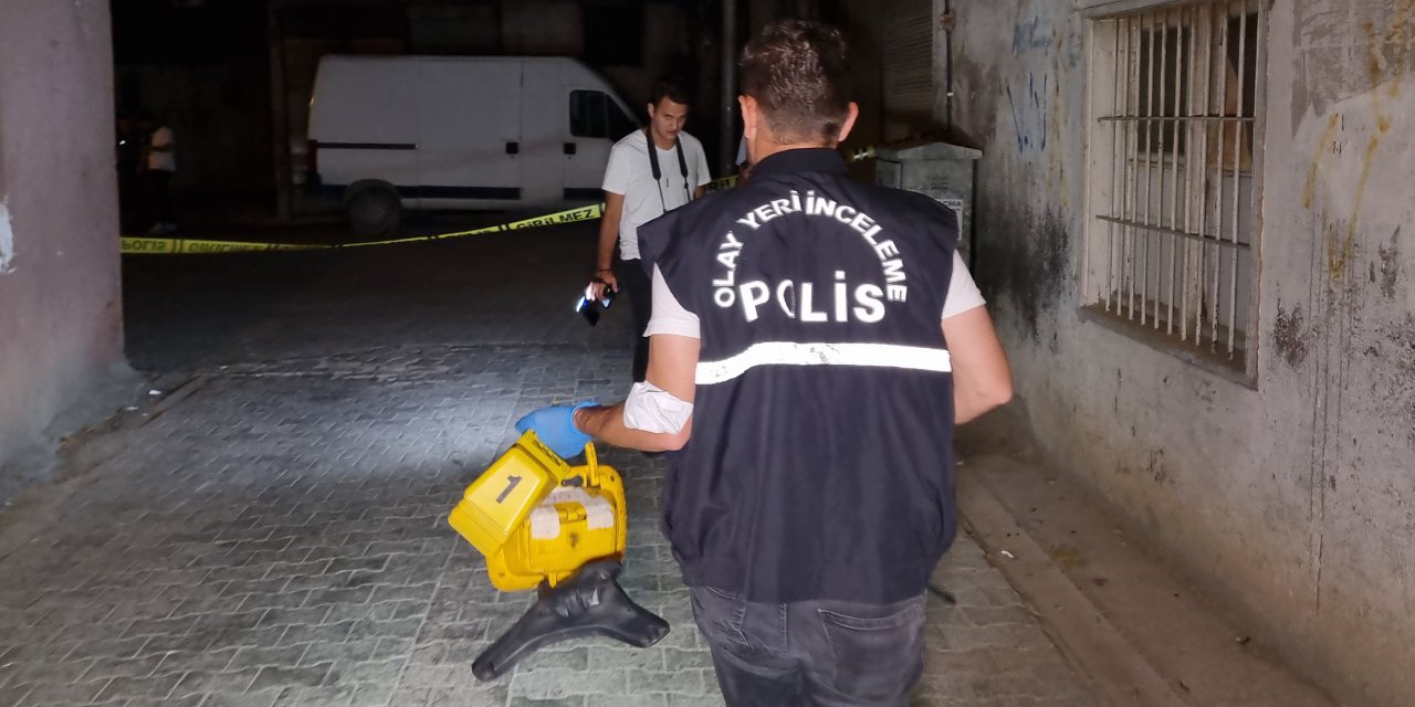 Kavgada sırtından bıçaklandı