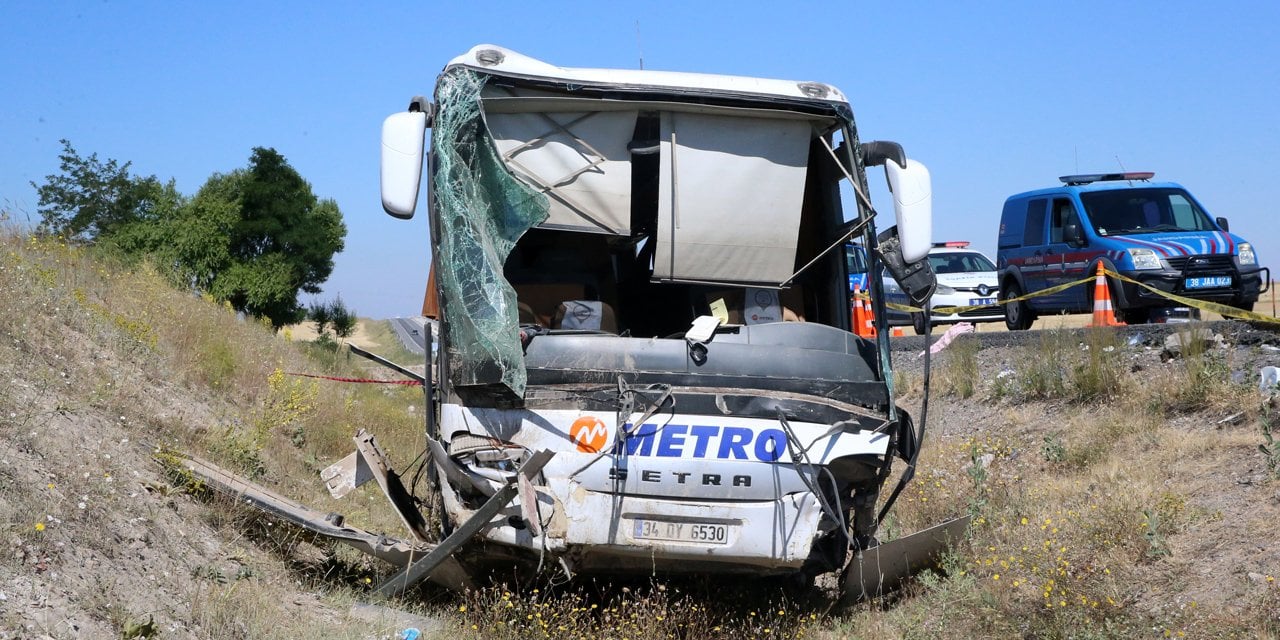 Kayseri'de yolcu otobüsü yoldan çıktı: 12 yaralı